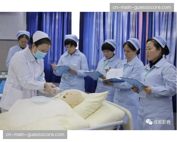 特写：一个比赛日的拳台医生——从急救处理到健康评估