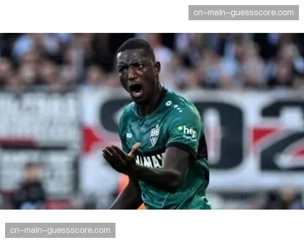 斯图加特前锋吉拉西接受专访：解释球队高效反击背后的训练细节