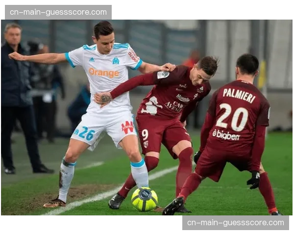 斯特拉斯堡球迷庆祝补时逆转，洛里昂主场陷入沉寂